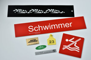 Diverse Arbeiten, Visitenkarten, Ohrmarken, Metallschilder