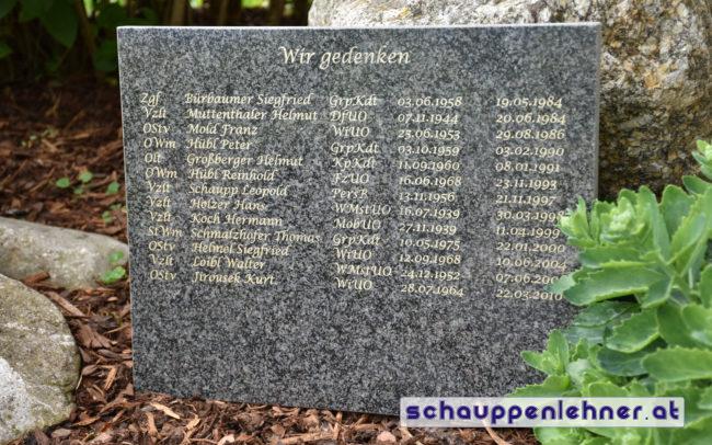 Gedenkstein mit eingravierten Namen