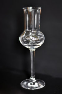Graviertes Schnapsglas als Hochzeitsgeschenk