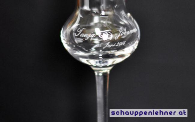 Graviertes Schnapsglas als Hochzeitsgeschenk