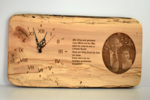 Wanduhr aus Holz als Geschenk zum 40er