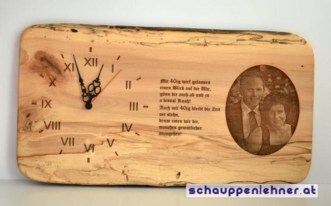 Wanduhr aus Holz als Geschenk zum 40er