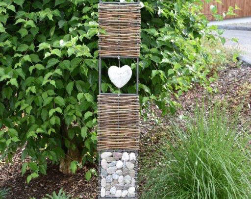 Gartenstecker aus Holz und Stein