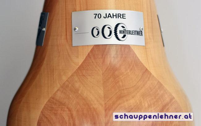 Holzbirne für das 70 jährige Jubiläum der Firma Hinterleitner